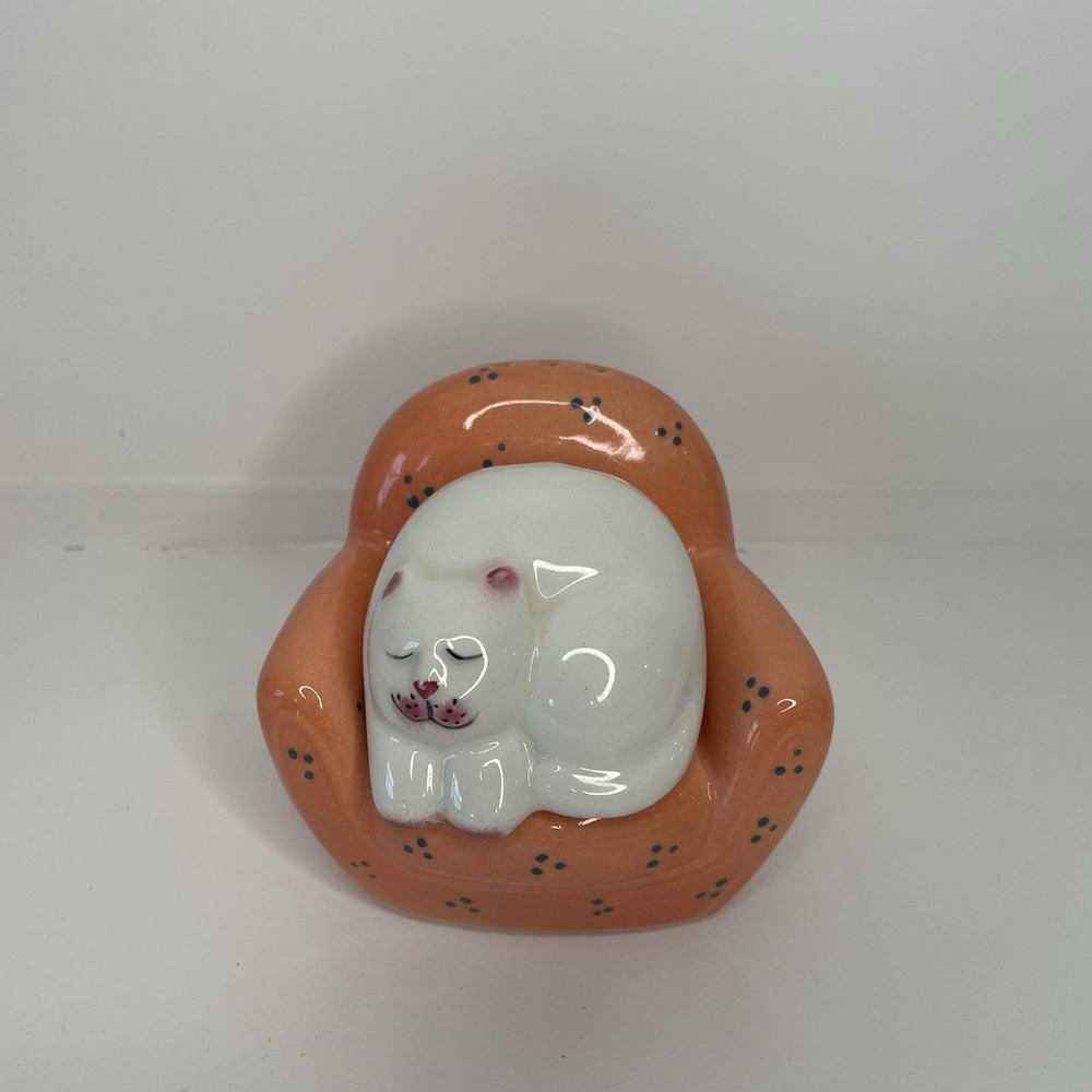 Sleeping White Cat Armchair Ceramic Vintage Salt‎ And Pepper Shaker Clay Art 3"